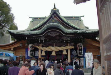 「節分祭−櫛田神社」　多くの人で賑わっています。